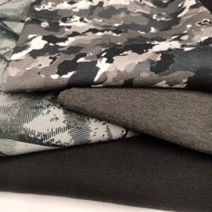 Dressikomplekt must + hallid triipudega, 1,48 m