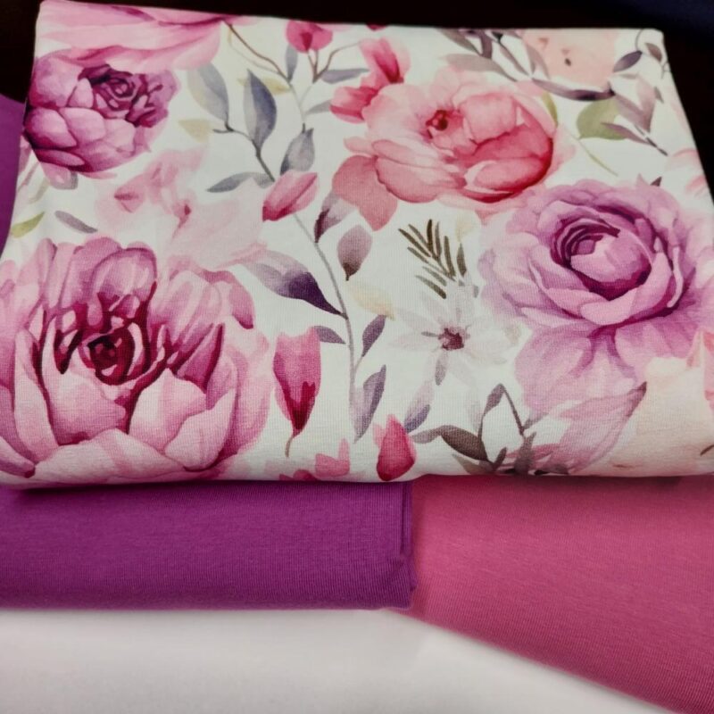 Trikotaažikomplekt suurte roosade lilledega, 2,92 m