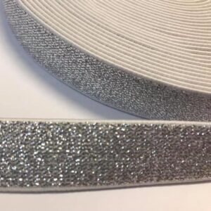 Sädelev kumm, 20 mm, valge, hõbedase metallikniidiga