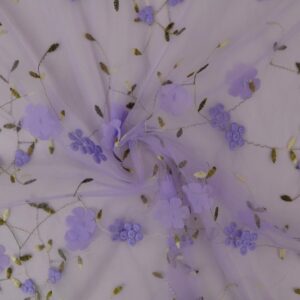 Tüll - lillade 3D lillede ja tikitud mustriga, helelillal